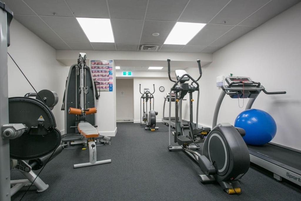 Marvelous Downtown Apartment Moments From Main Beach With Heated Pool, Gym And Parking Mount Maunganui Kültér fotó