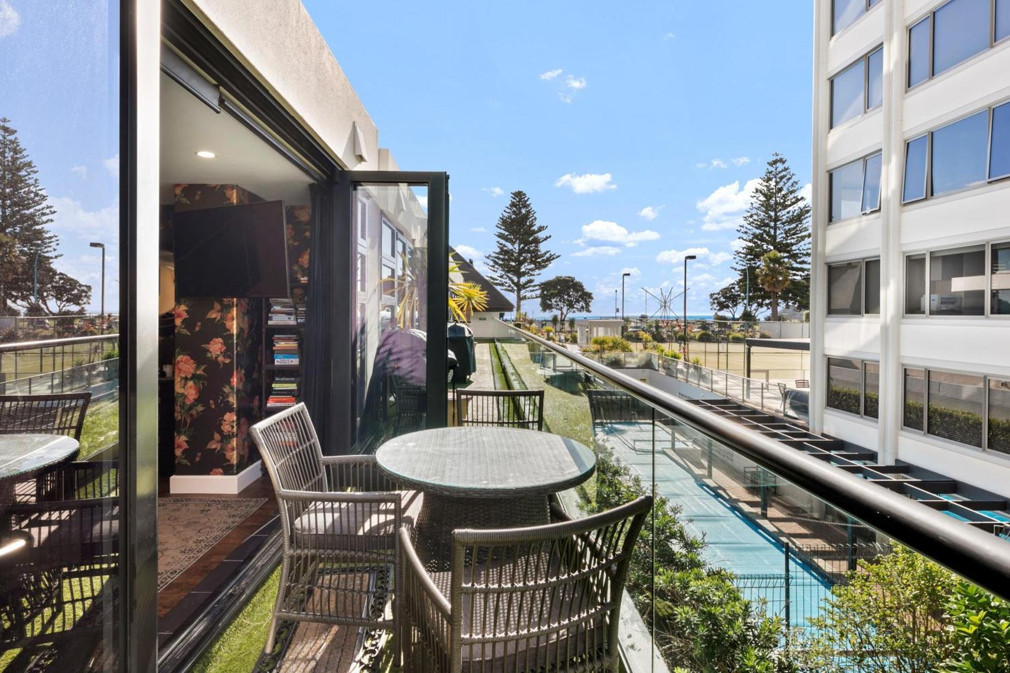 Marvelous Downtown Apartment Moments From Main Beach With Heated Pool, Gym And Parking Mount Maunganui Kültér fotó