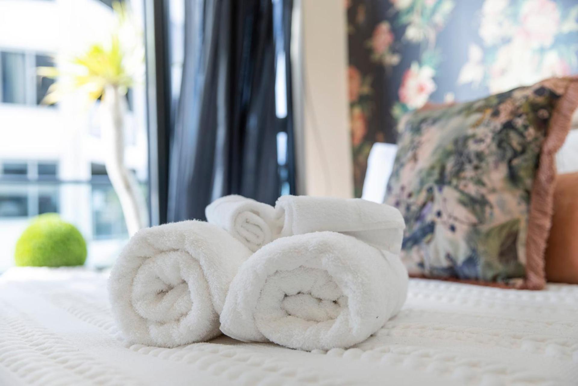 Marvelous Downtown Apartment Moments From Main Beach With Heated Pool, Gym And Parking Mount Maunganui Kültér fotó